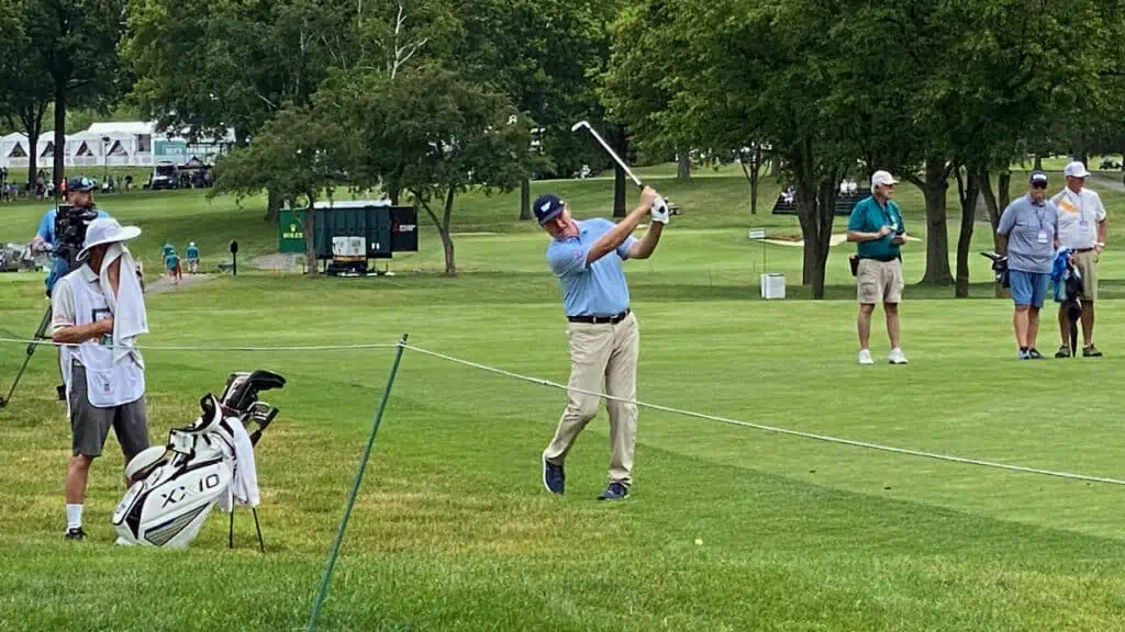  what irons do pros use section showing Ernie Els hitting his approach shot his his golf iron.