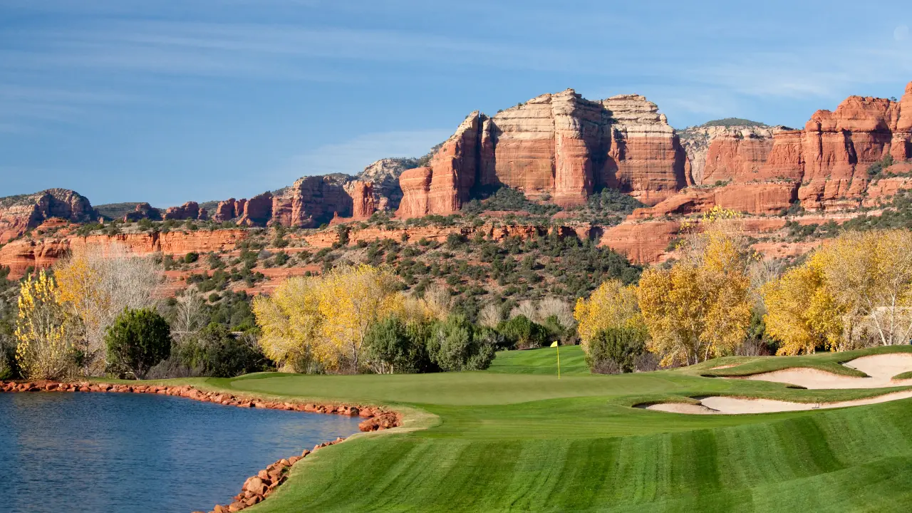 best golf course communities showing a photo of a Arizona golf course with mountains and the hole.